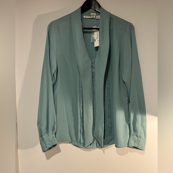 This brand new Claudia Richard comes in a size medium and blue in colour - Picture 5 of 9